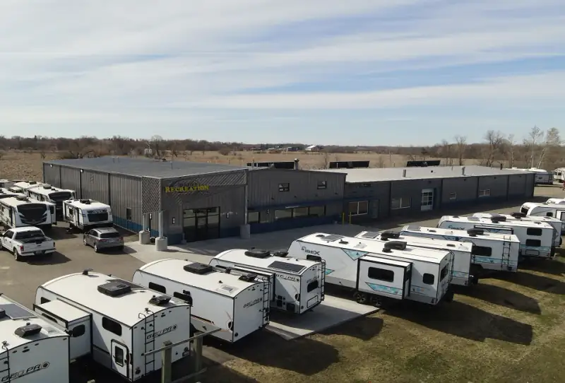 Outlet Recreation dealership lot